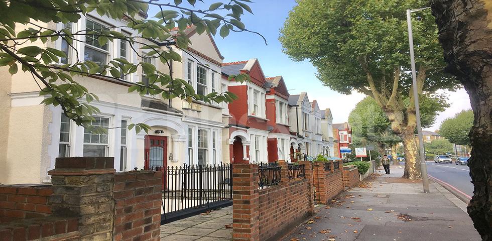 			NEW INSTRUCTION, 3 Bedroom, 1 bath, 1 reception Ground Floor Flat			 Cavendish Road, Clapham South 